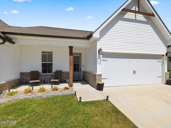 179 Creekside Way, Lenoir City, TN 37771
