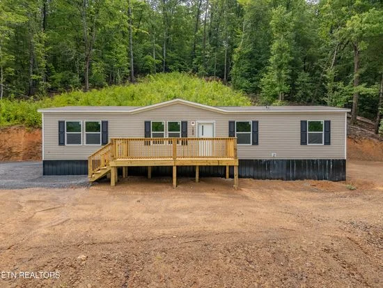 180 Balfour Dr, Harriman, TN 37748
